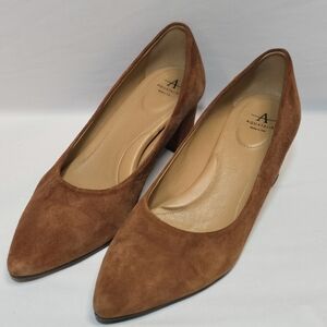 Aquatalia Brown Genuine Suede Block Heel Rounded Pointed Toe Heels Chic, sz 9